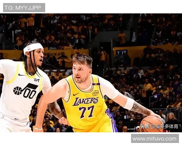 2013年湖人与黄蜂精彩对决回顾球星表现与比赛亮点分析