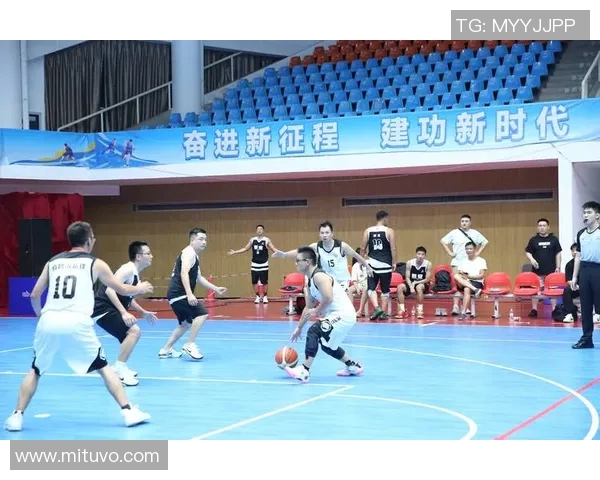 吴冠希在篮球赛场上的崛起与挑战展现了新时代运动员的拼搏精神与团队合作的重要性