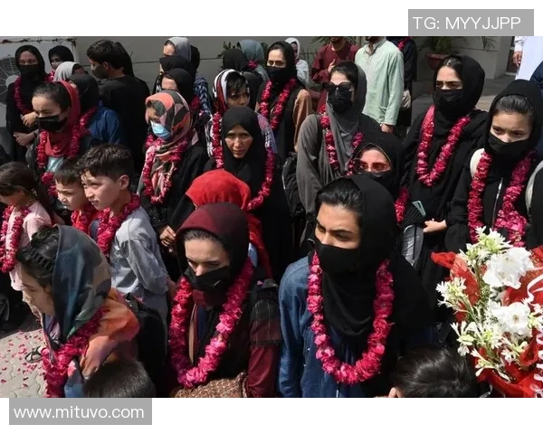 中国香港足球队迎战阿富汗队力争在国际赛场上取得佳绩